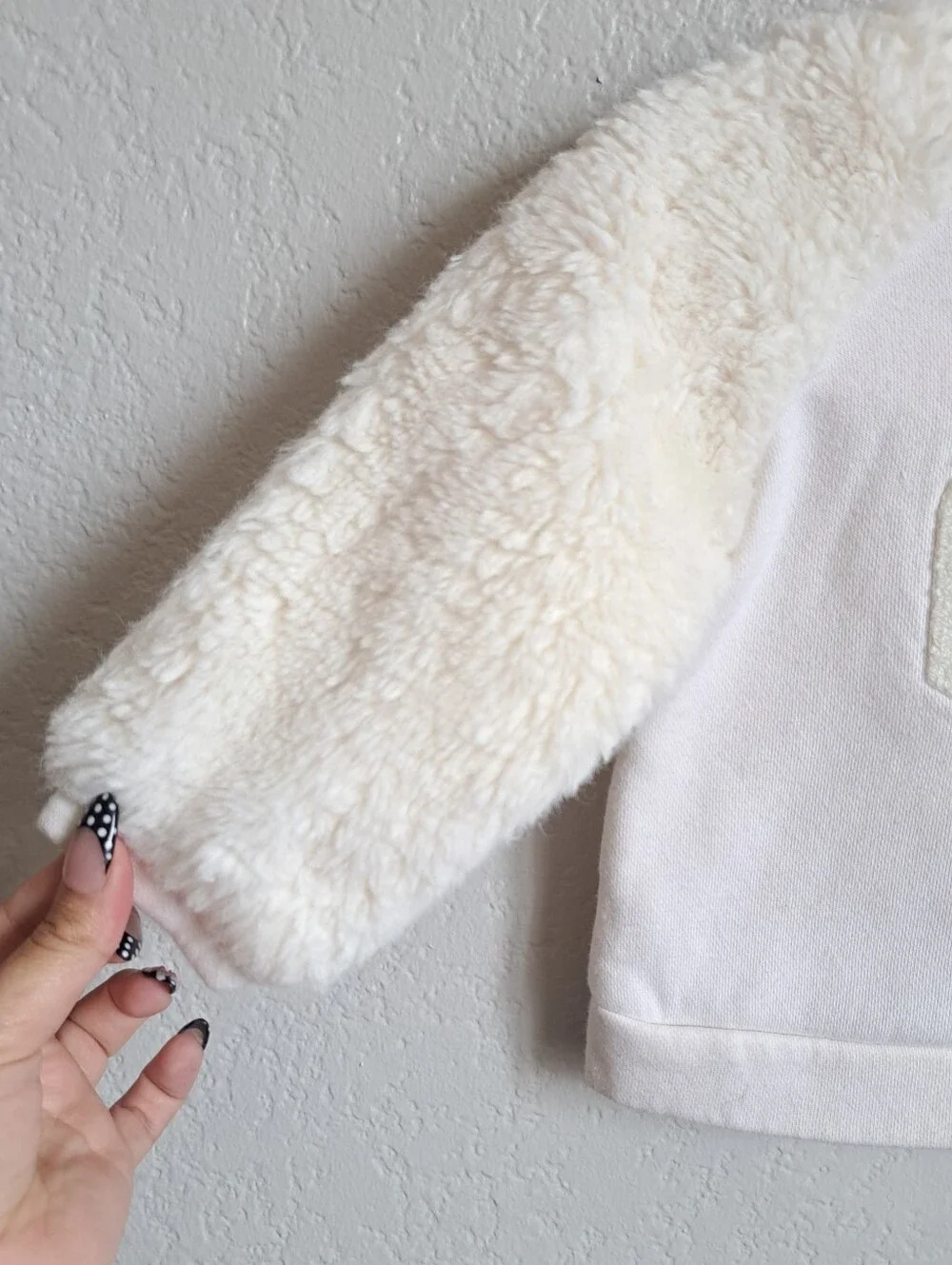 Baby Gap Girls Cream Fuzzy Sweater Size 6-12 Months